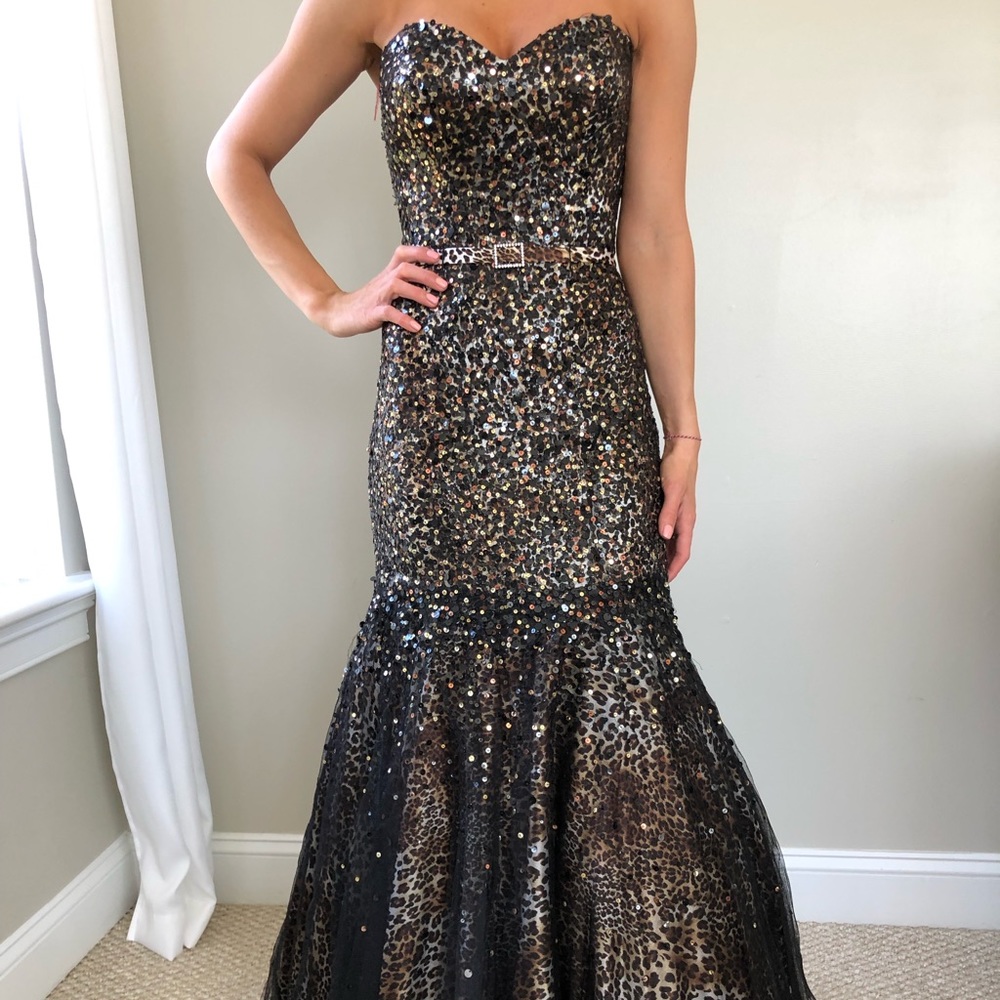 Strapless mermaid gown